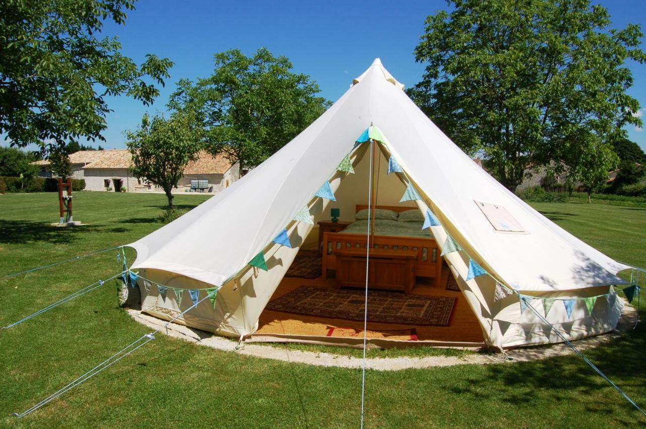 Camping La Foret De Tesse Екстериор снимка