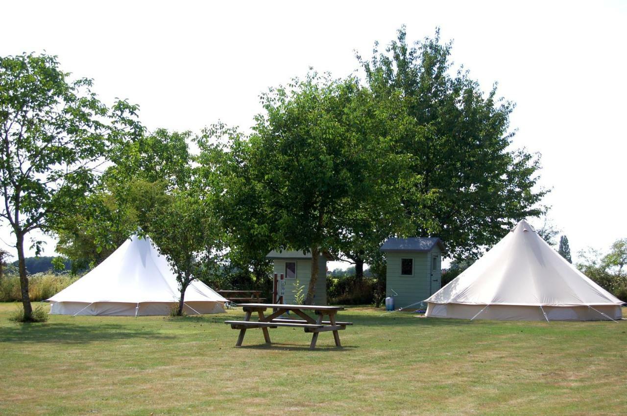 Camping La Foret De Tesse Екстериор снимка